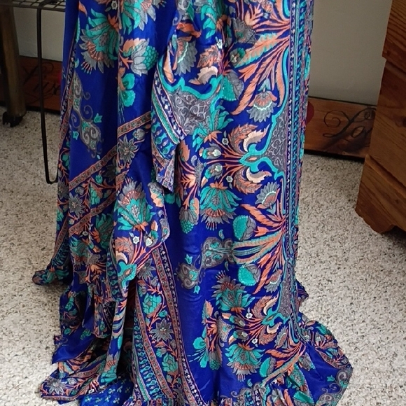 Floral Blue Maxi Dress Tying Around The Waist To Control Cleavage Coverage. - Picture 6 of 10